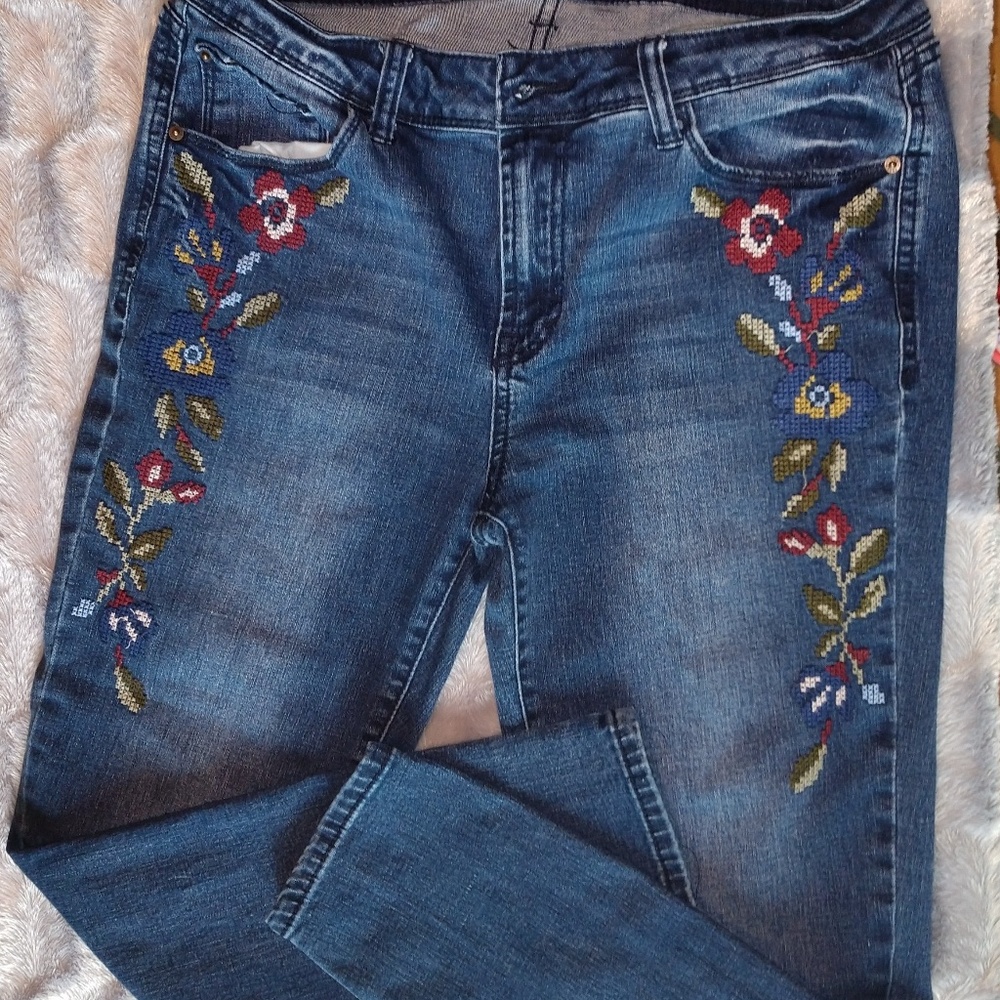 Flower jeans by Kensie